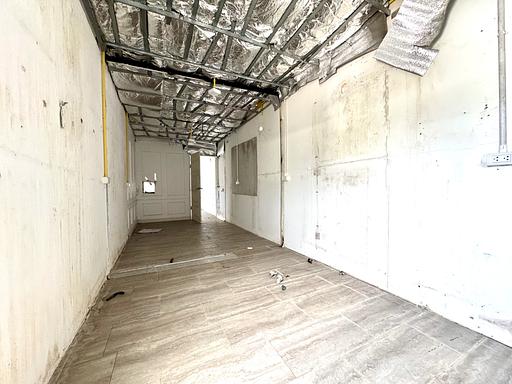 Land with buildings - Photo 9