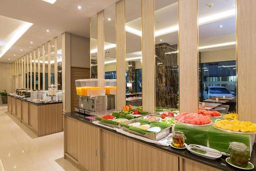 The Bay and Beach Club