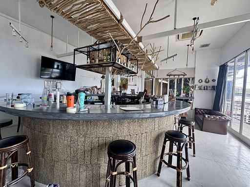 RAW BAR Boutique - Photo 2